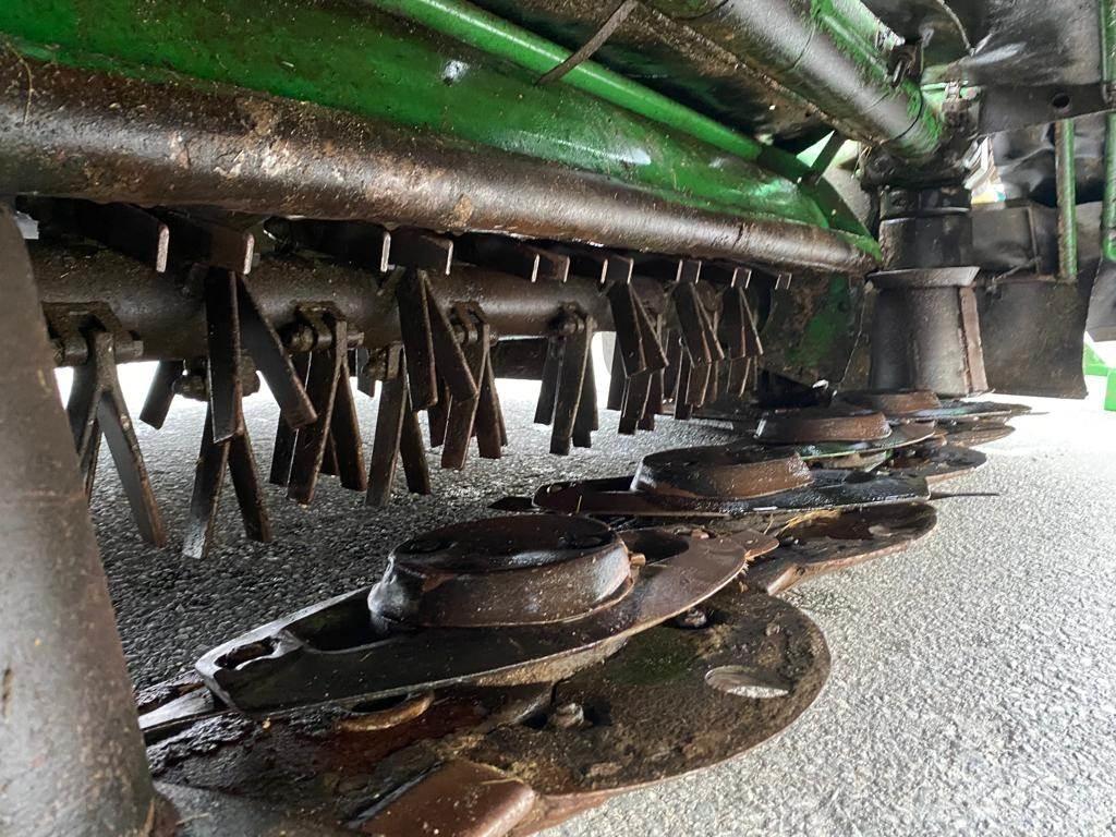 John Deere 324 Kosilnice