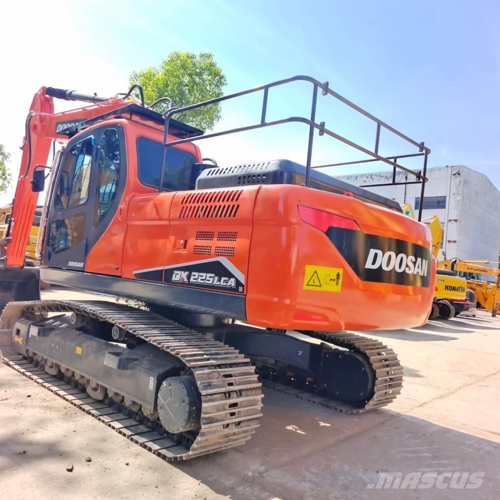 Doosan DX 225 LC Bagri goseničarji