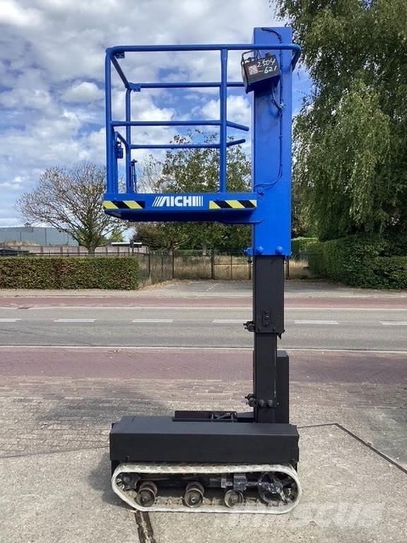 Aichi RM04B Druga dvigala in dvižne ploščadi