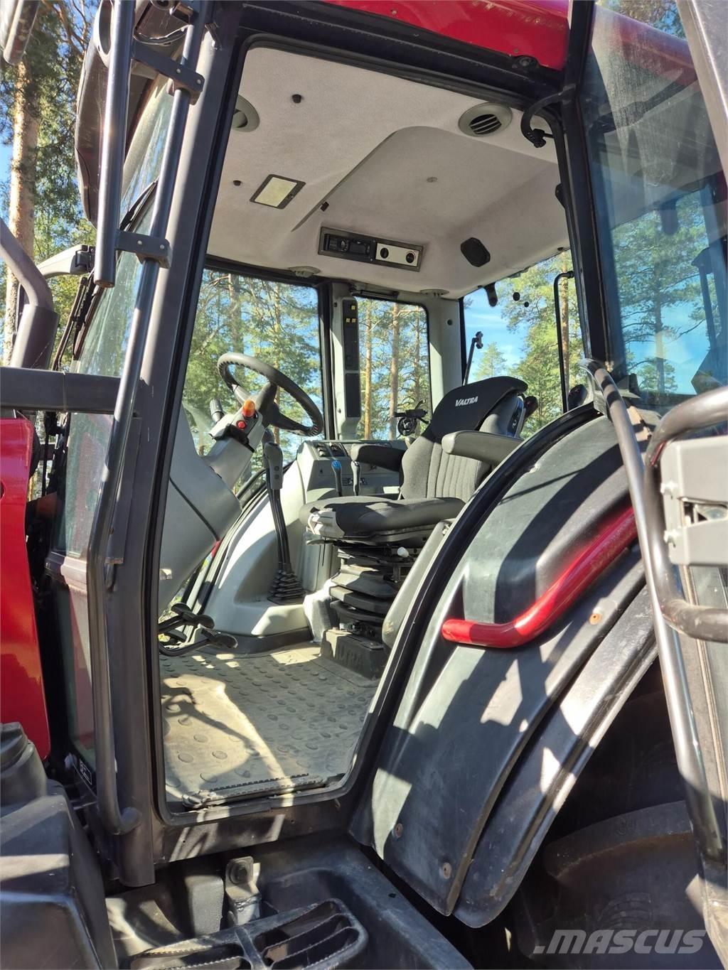 Valtra N91 Traktorji