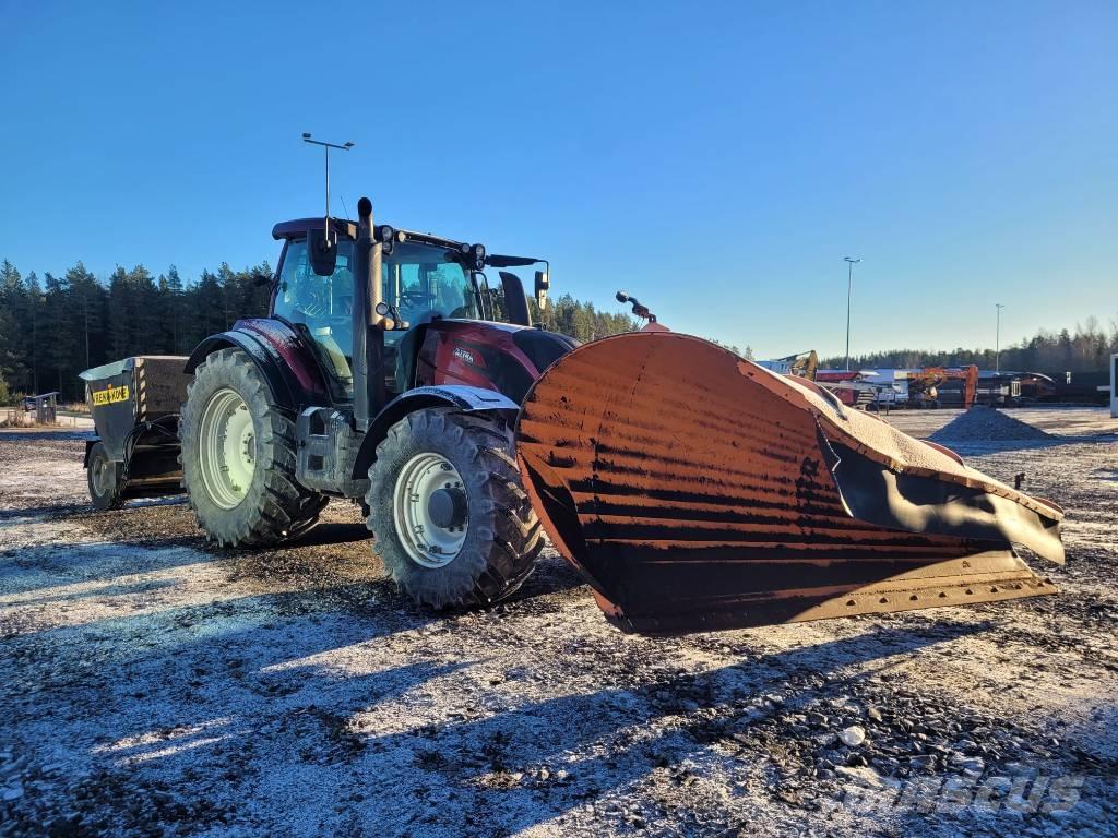 Valtra T 174 E Traktorji