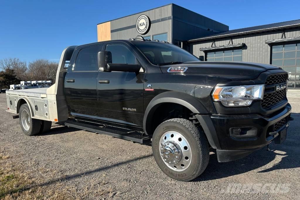 RAM 5500 TRADESMAN Tovornjaki s kesonom/platojem