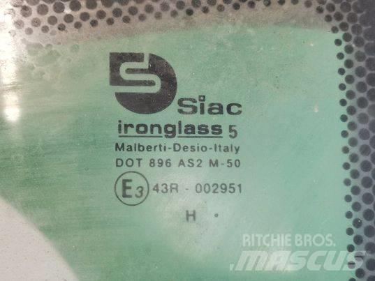 CAT TH337C door Kabine in notranjost
