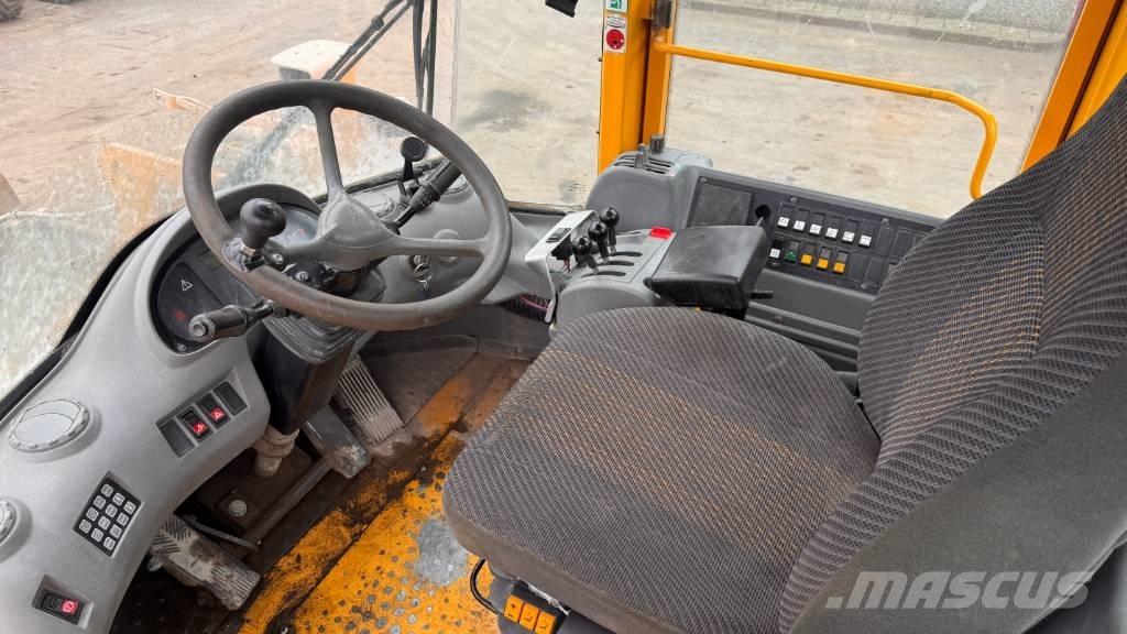 Volvo L 120 E Kolesni nakladalci