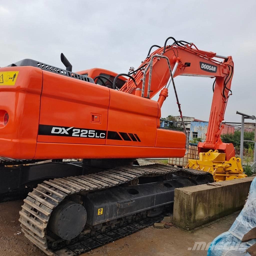 Doosan DX 225 Bagri goseničarji