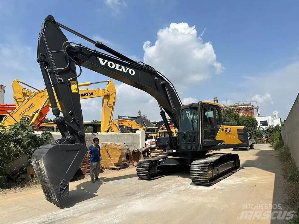 Volvo EC240D Bagri goseničarji