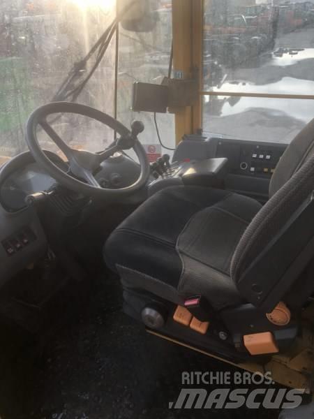 Volvo L 110 E Kolesni nakladalci