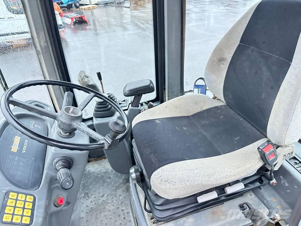 Volvo L30B Kolesni nakladalci