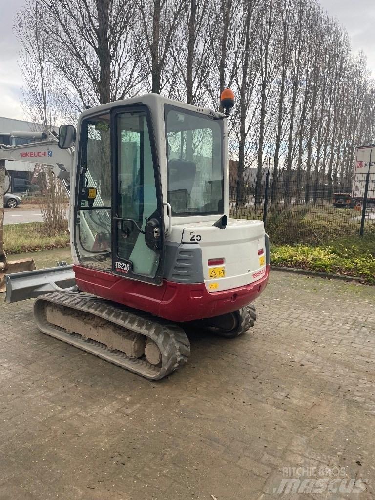 Takeuchi TB 235 Mini bagri <7t