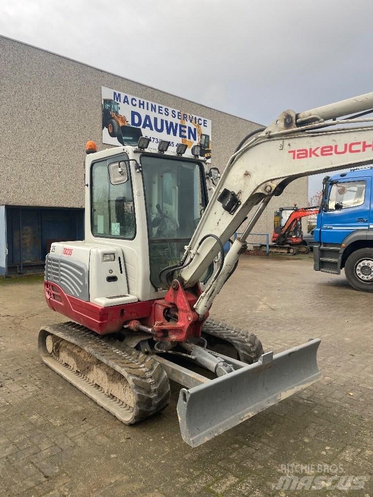 Takeuchi TB 235 Mini bagri <7t