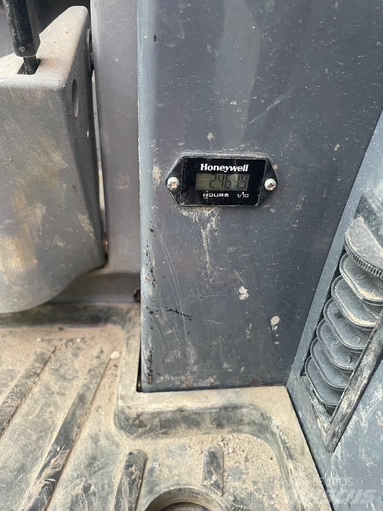 Takeuchi TB 235 Mini bagri <7t