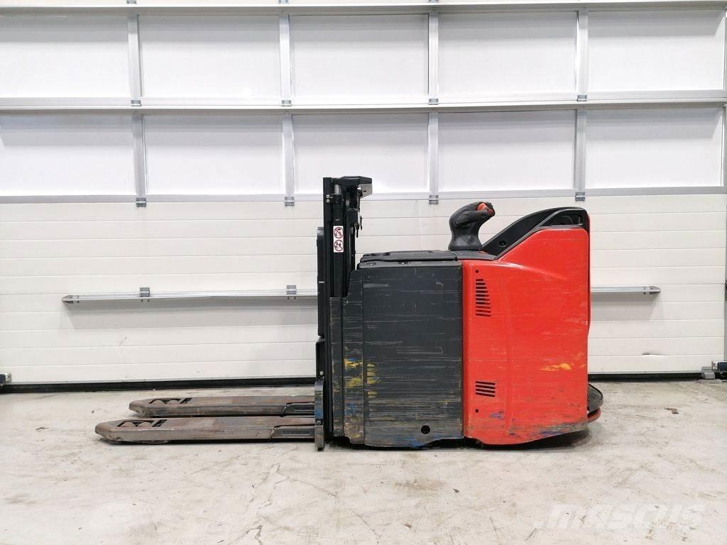 Linde D12 SP Ročni električni viličar