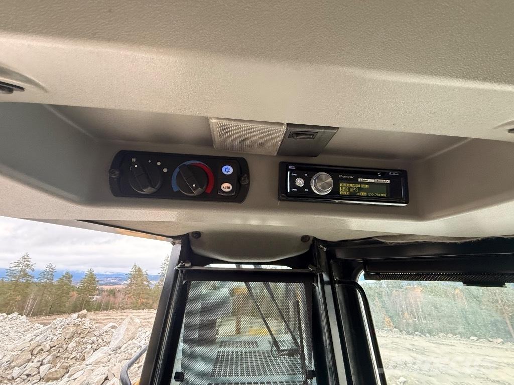 CAT D 8 T Buldožerji goseničarji