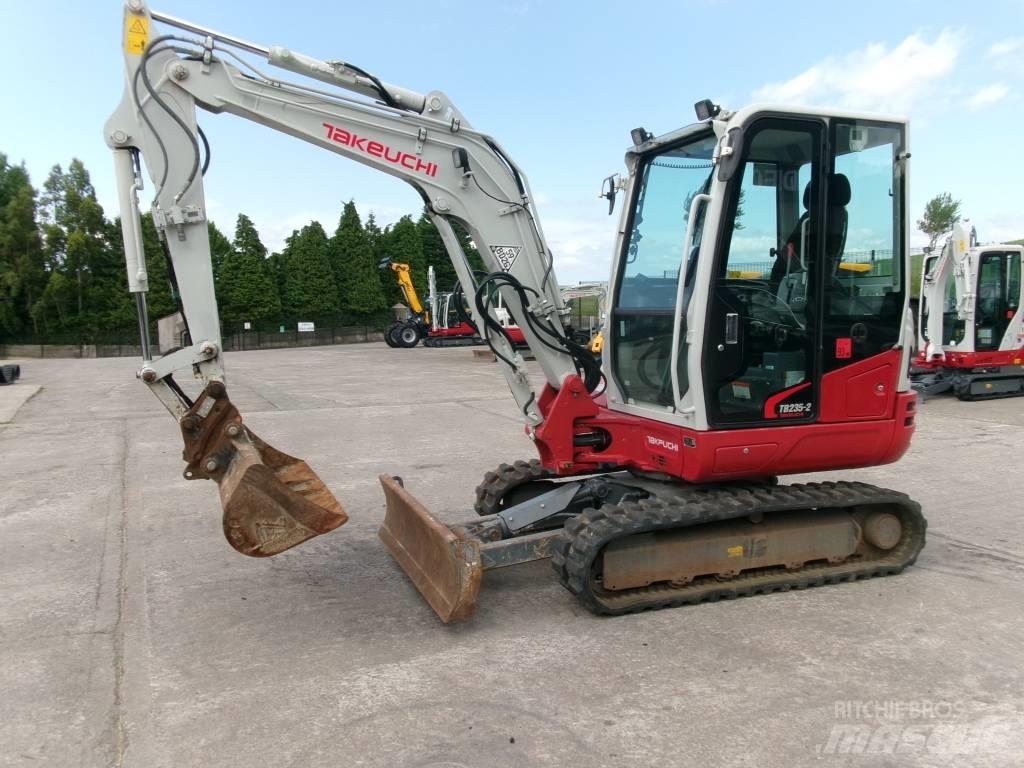 Takeuchi TB235-2 Mini bagri <7t