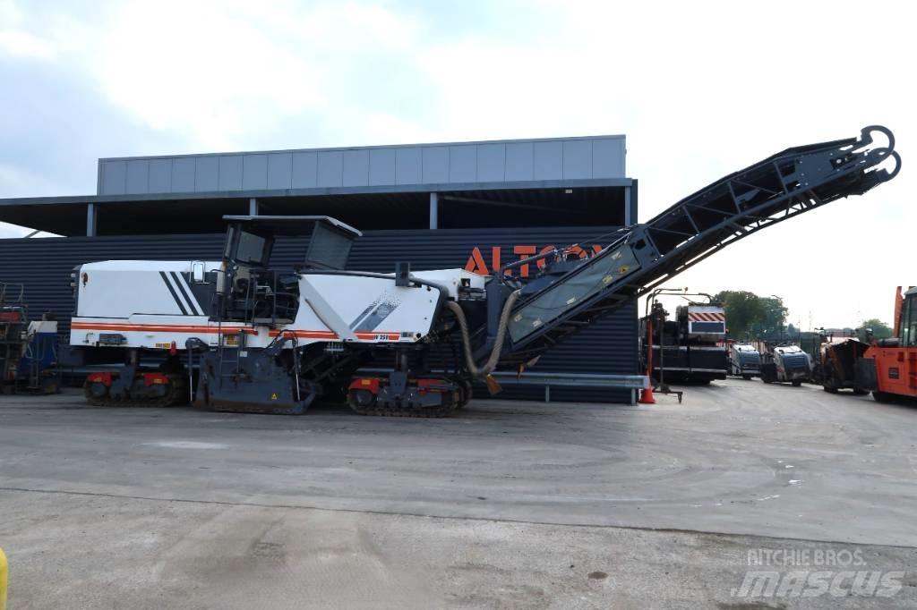 Wirtgen W250 Freze za asfalt