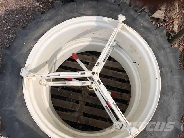Pirelli 13.6 R38 Gume, kolesa in platišča