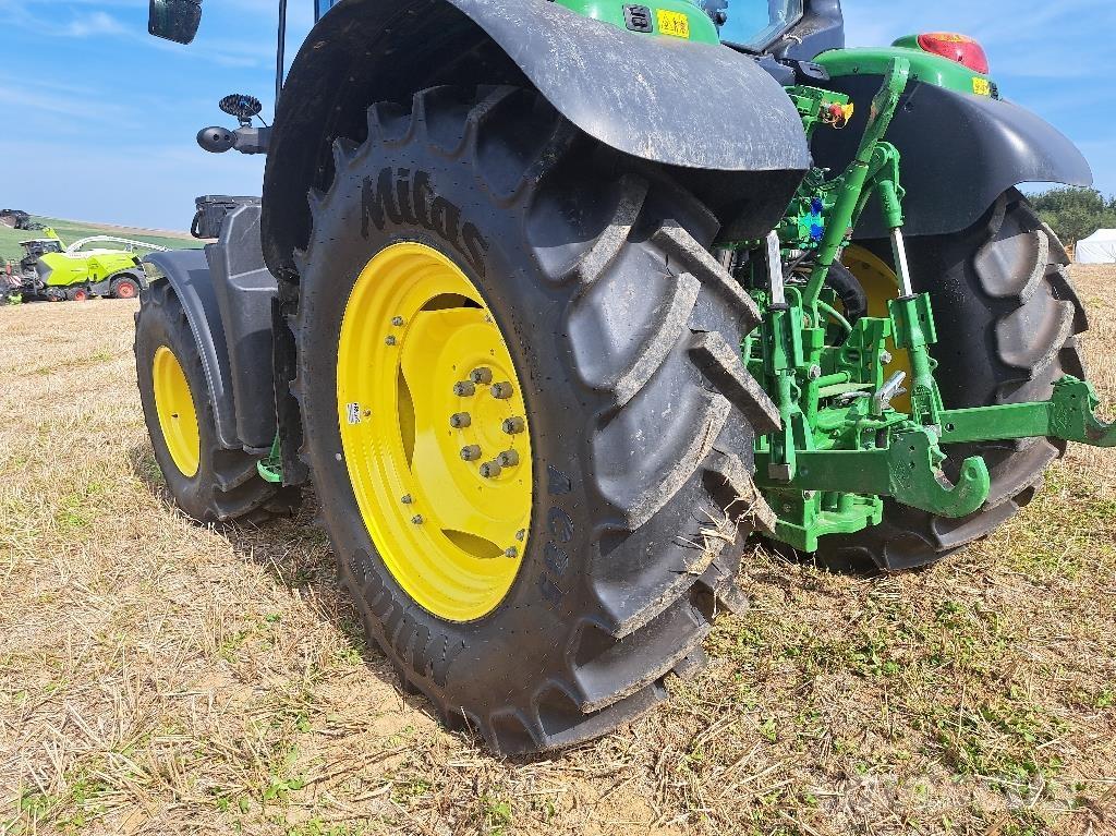 John Deere 6110M Traktorji