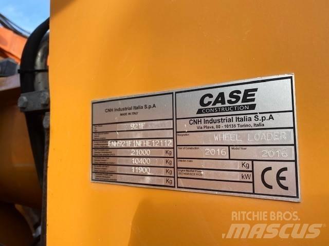 CASE 921F Kolesni nakladalci