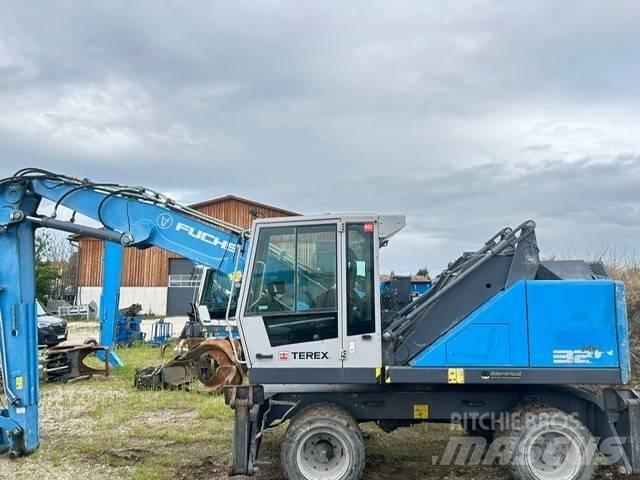 Fuchs MHL 320 Bagri za prekladanje primarnih/sekundarnih surovin