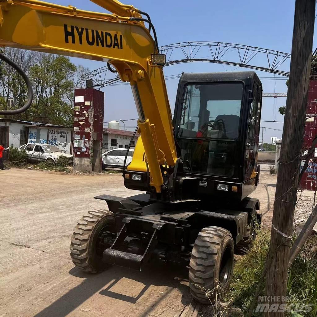 Hyundai R60W-7 Bagri na kolesih