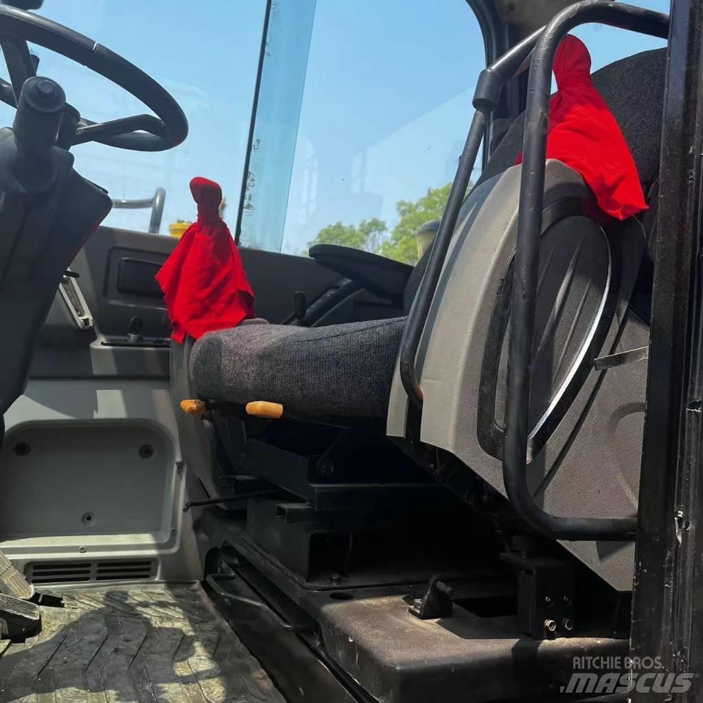 Hyundai R60W-7 Bagri na kolesih