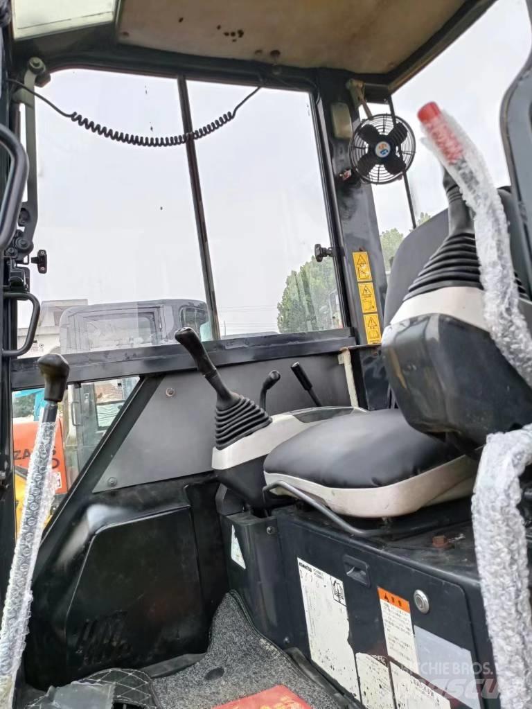 Komatsu PC 30 Mini bagri <7t