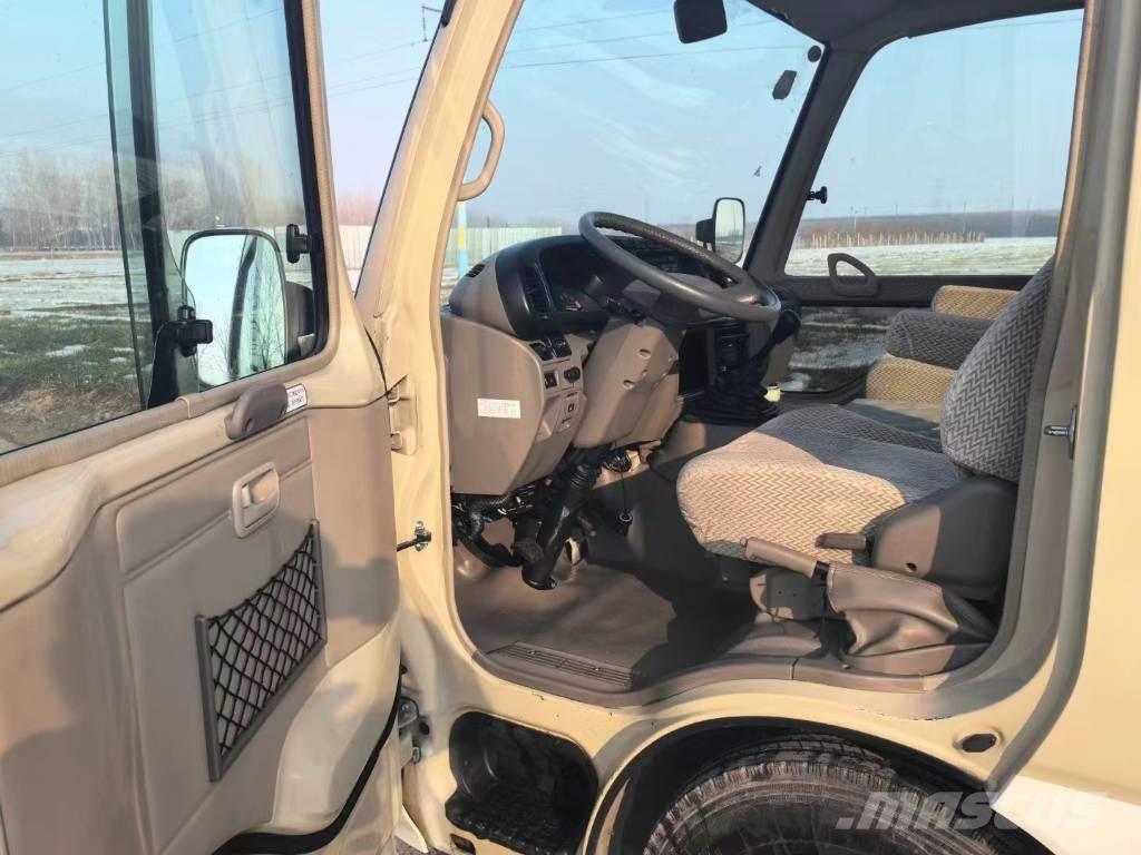 Toyota Coaster Bus Mini avtobusi