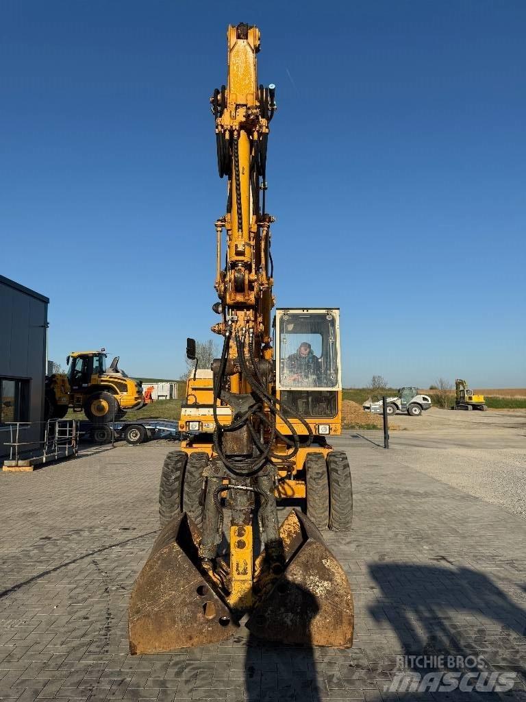 Liebherr A 900 C Bagri na kolesih