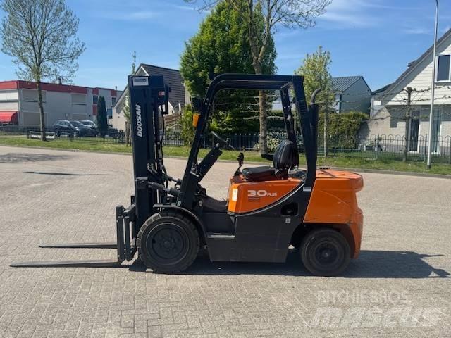 Doosan D30 Plus Dizelski viličarji