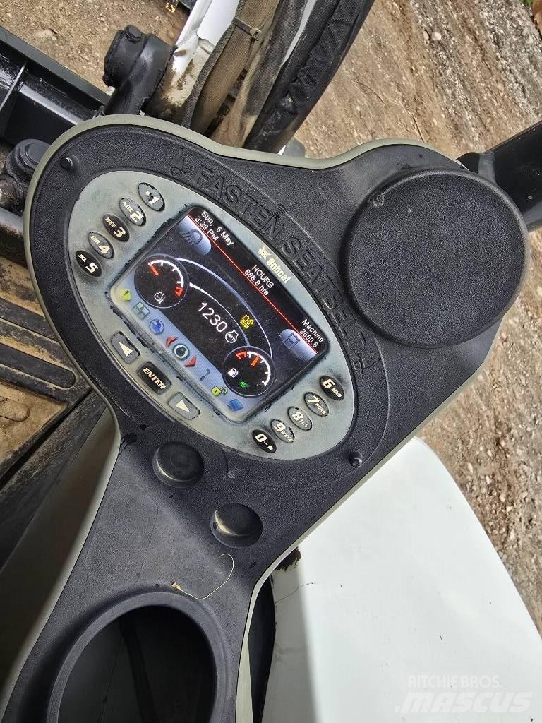 Bobcat E 50 Mini bagri <7t