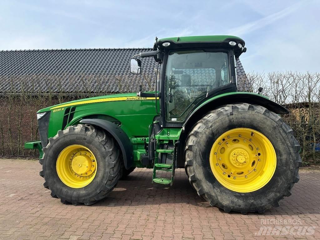 John Deere 8335R Traktorji