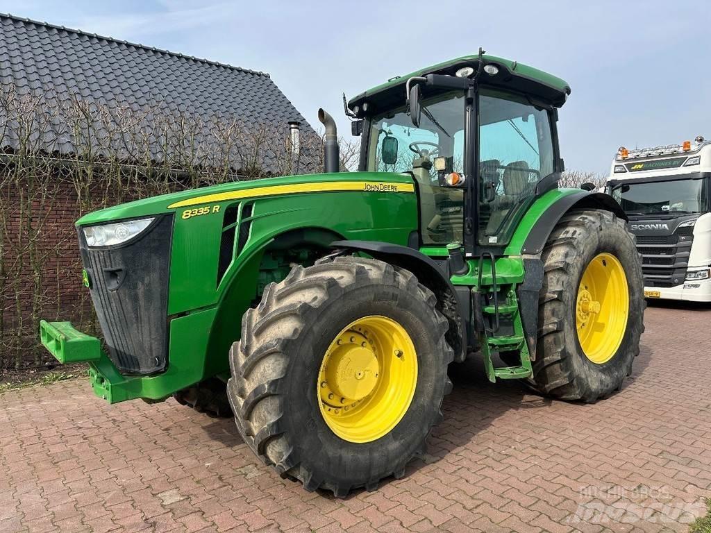 John Deere 8335R Traktorji