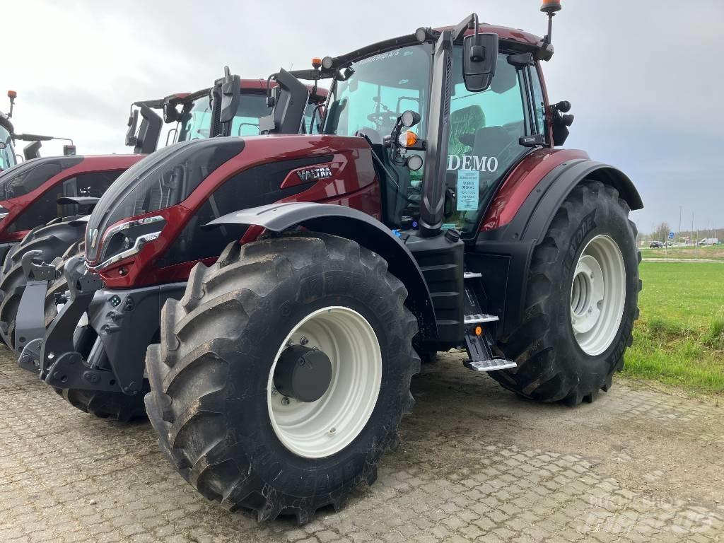 Valtra T225 Versu Traktorji
