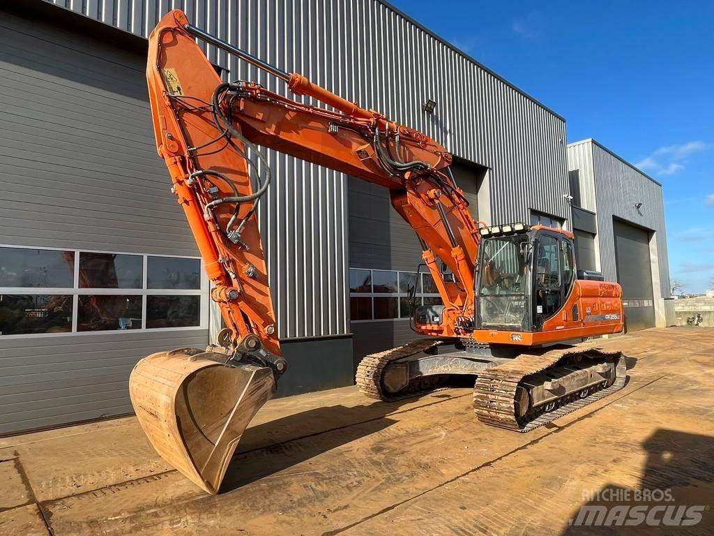 Doosan DX255LC-3 Bagri goseničarji