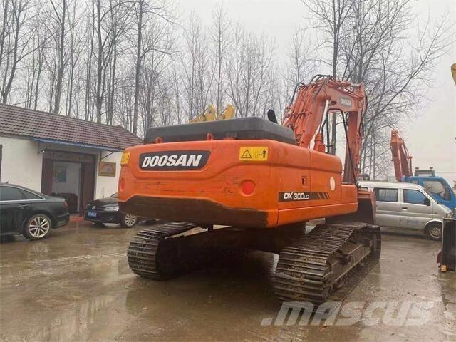 Doosan DX300 Bagri goseničarji
