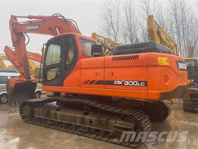 Doosan DX300 Bagri goseničarji