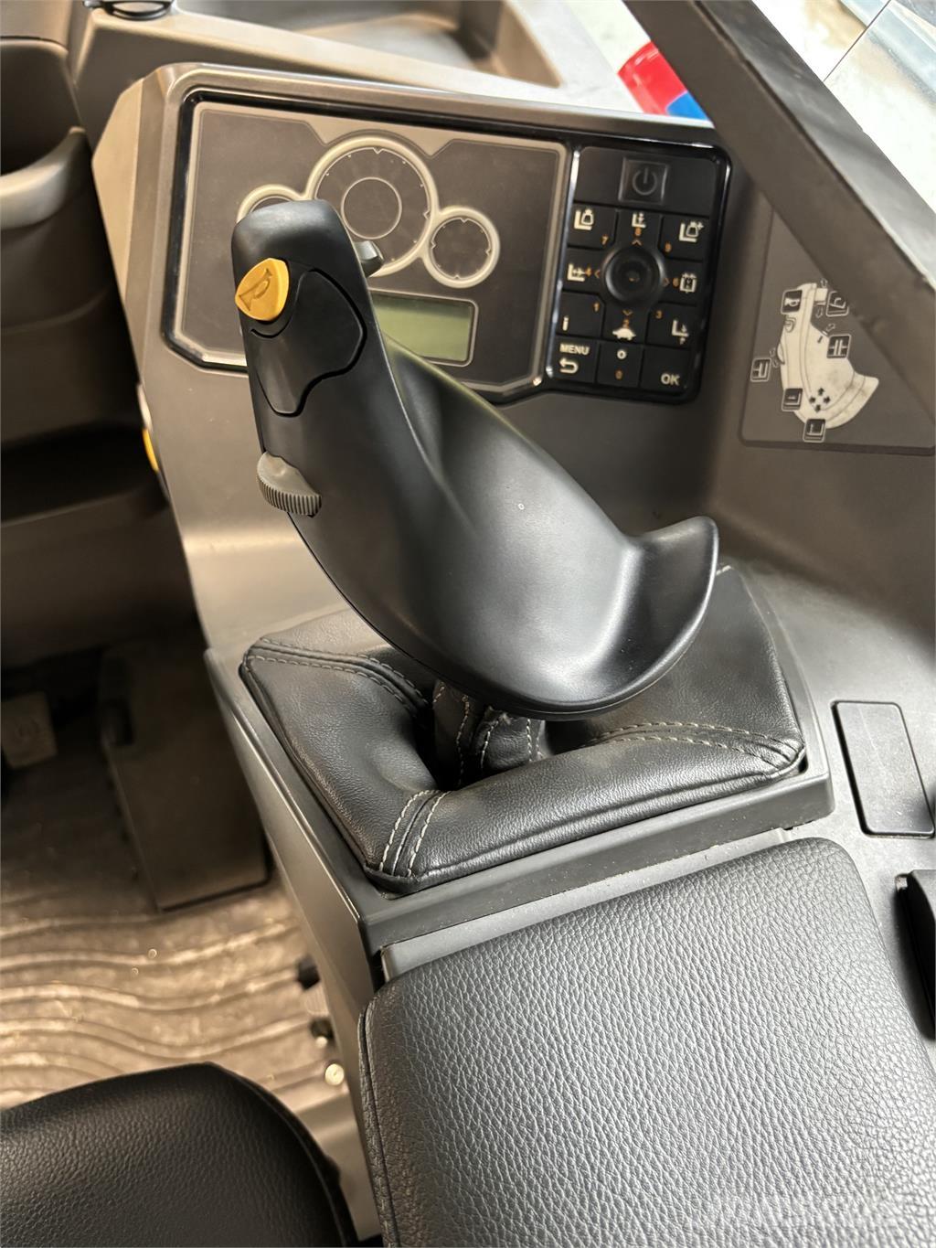 Atlet UHD200 Viličarji s pomičnim teleskopom