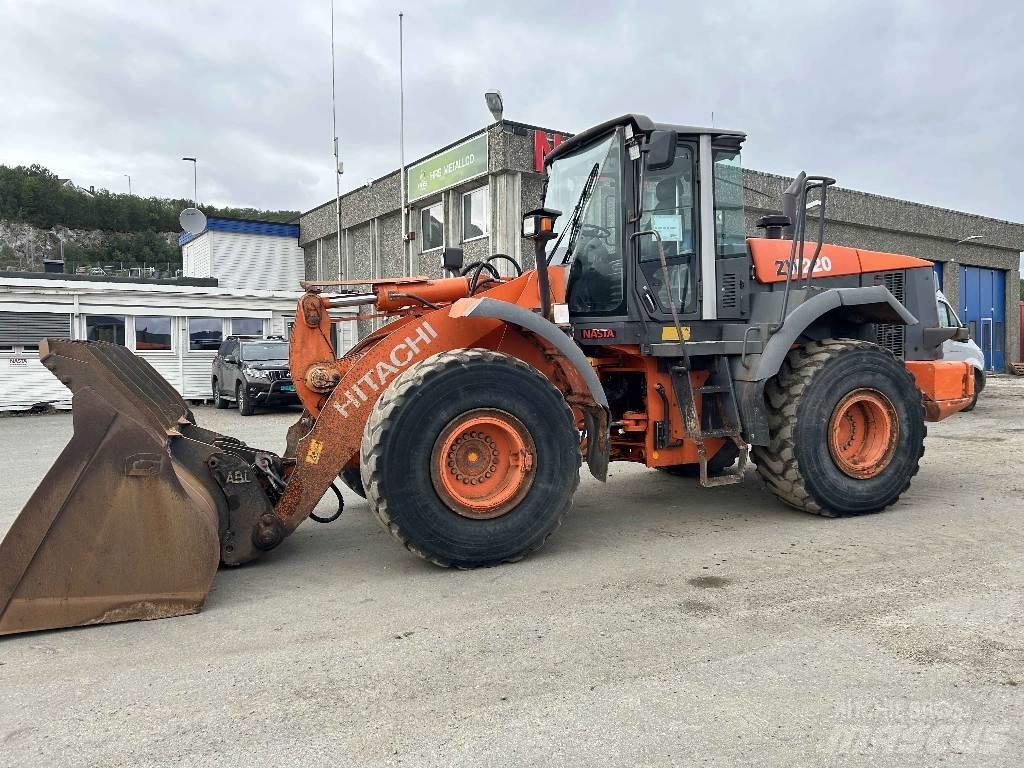Hitachi ZW 220 Kolesni nakladalci