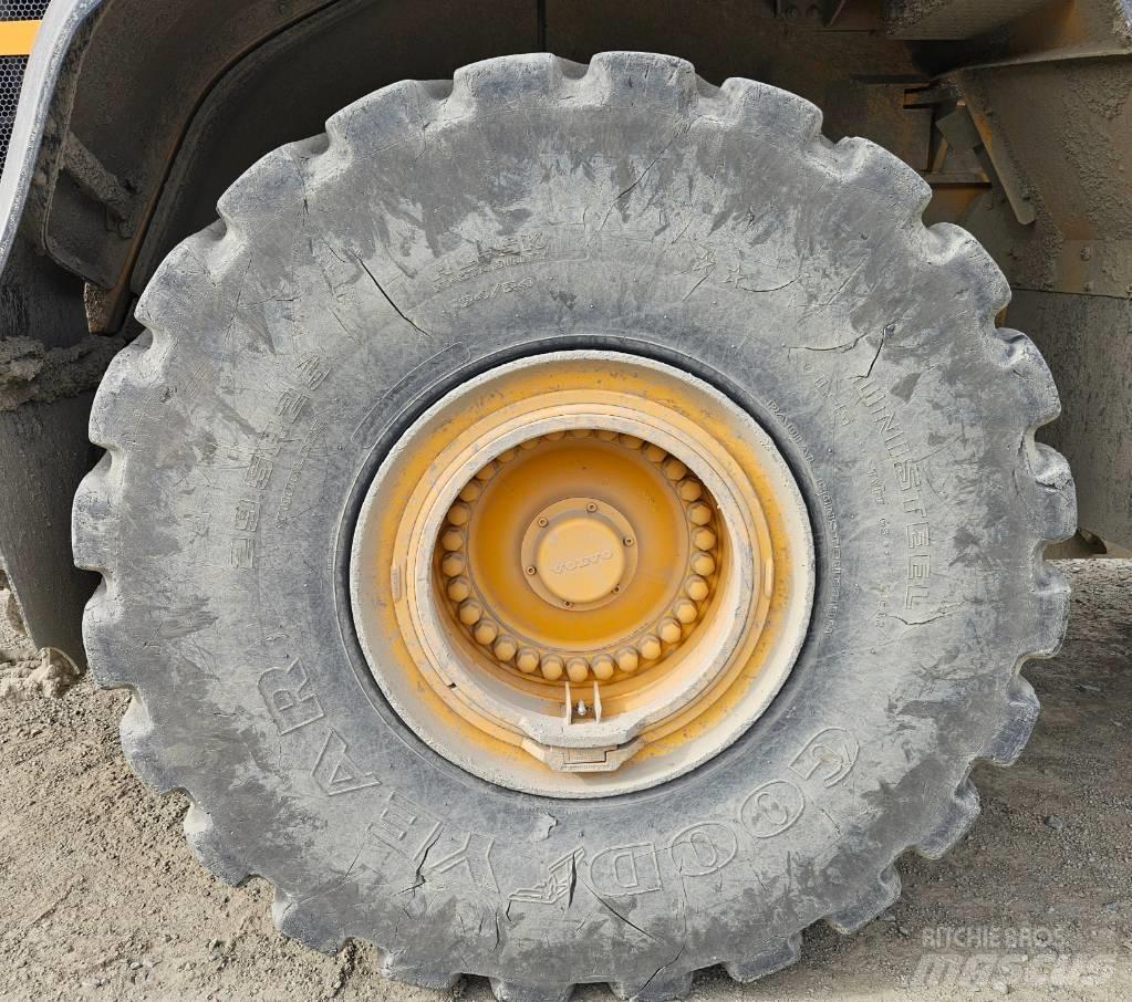 Volvo L 260 H Kolesni nakladalci