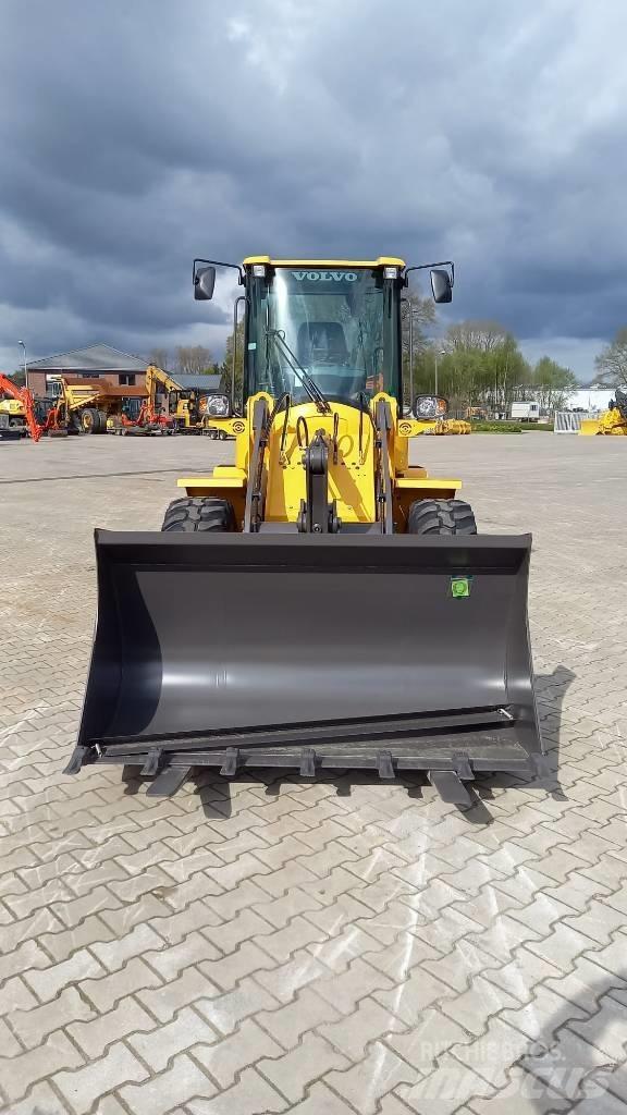 Volvo L 30 G Kolesni nakladalci