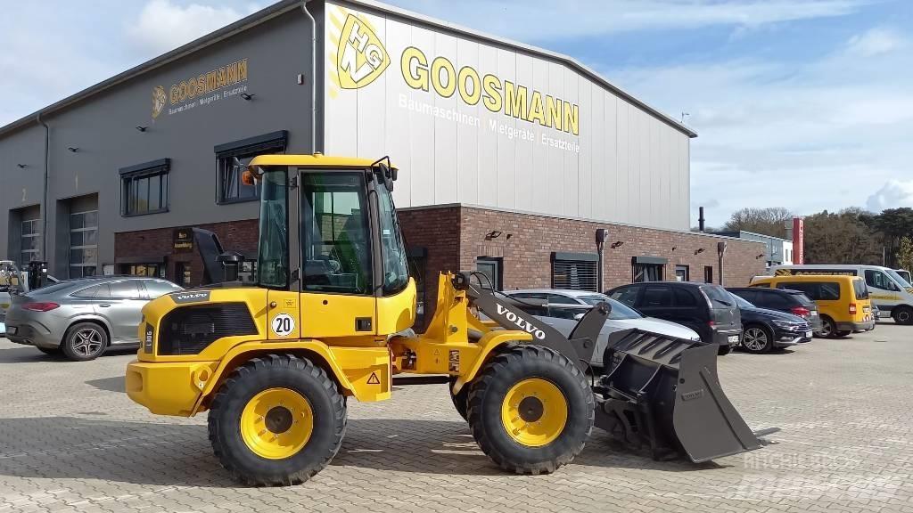 Volvo L 30 G Kolesni nakladalci