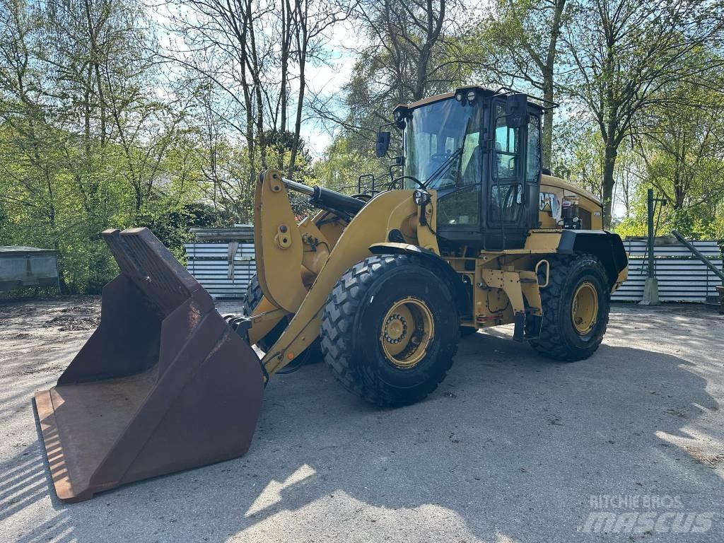 CAT 930M Kolesni nakladalci