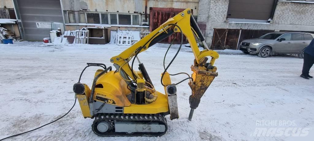 Brokk 90 Rušilni bagri