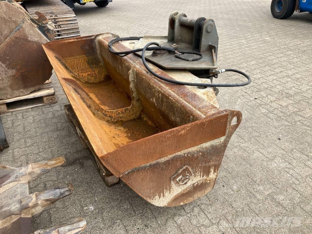 Komatsu PC 130-6K Bagri goseničarji