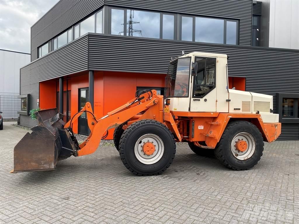 Schaeff SKS 661 Kolesni nakladalci
