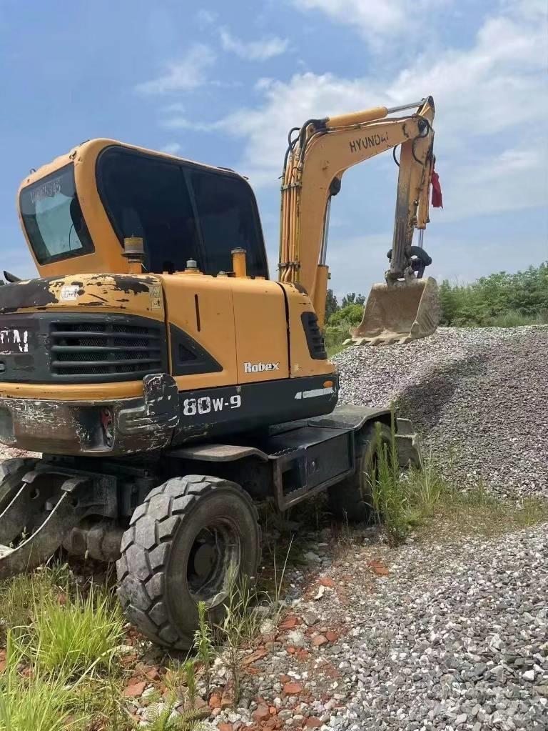 Hyundai 60W-9 Bagri na kolesih