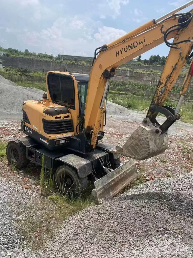 Hyundai 60W-9 Bagri na kolesih