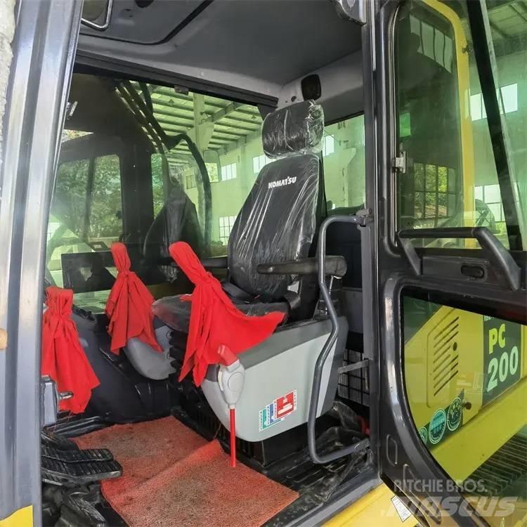 Komatsu PC200-8 Bagri goseničarji