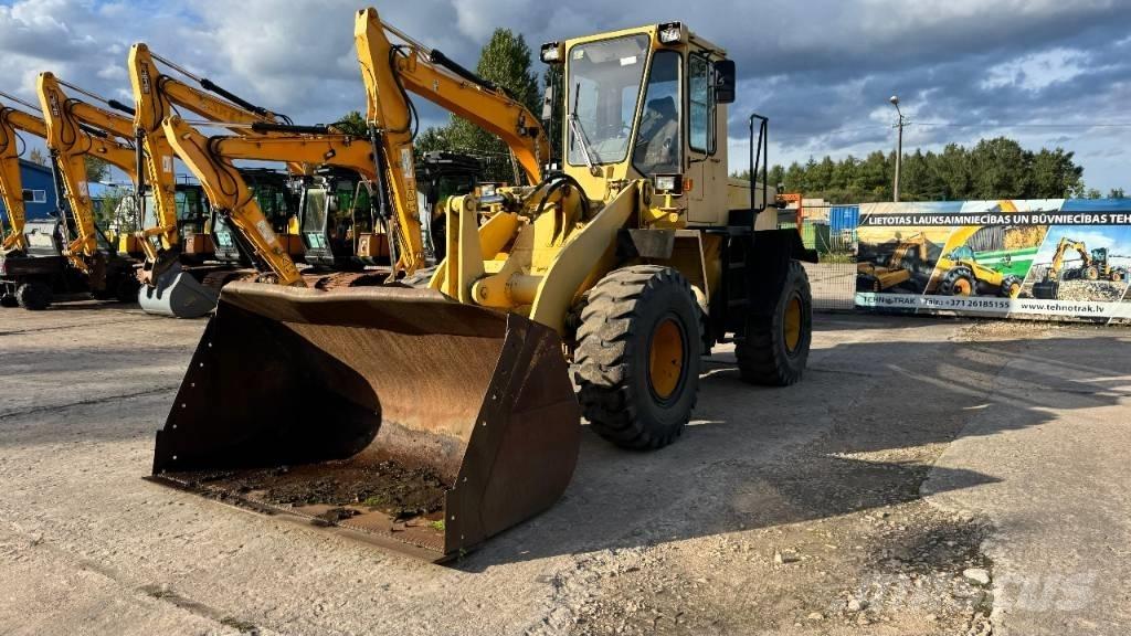Komatsu WA 200 Kolesni nakladalci