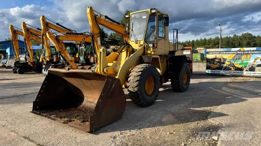 Komatsu WA 200 Kolesni nakladalci